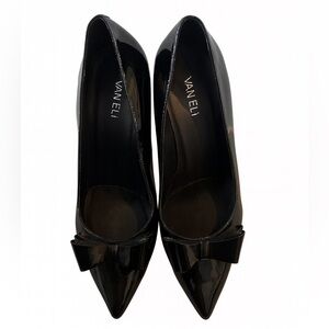 Vaneli Women's Glossy Black Heels With Bow
SIZE 11 WIDE